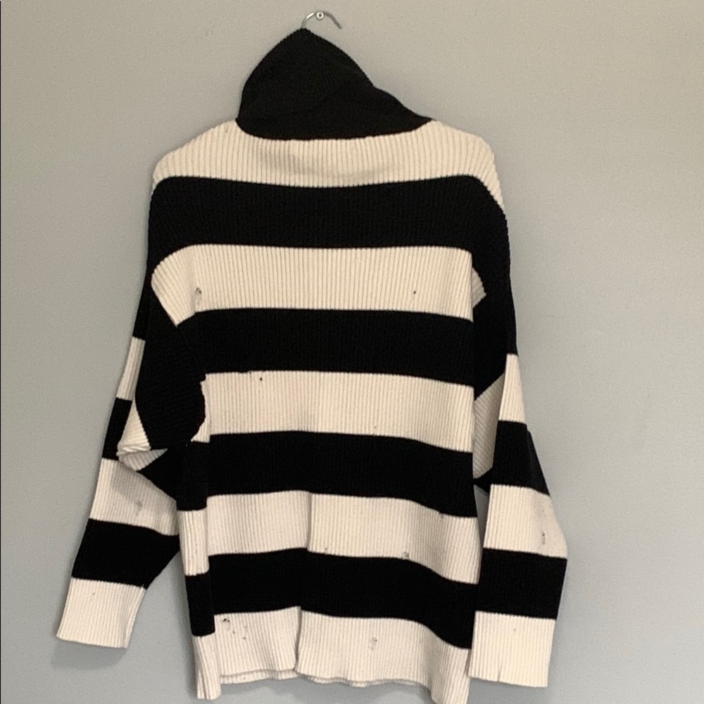 Size M Zara Oversized, Distressed Sweater - Picture 2 of 4